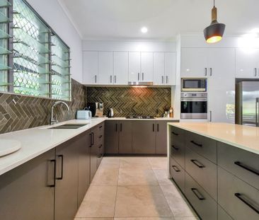 GREAT LOCATION, LUXURIOUS RENOVATION - Photo 4