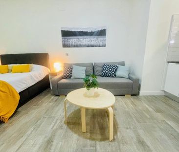 Calle Perdiguera, Málaga, Andalusia 29003 - Photo 3