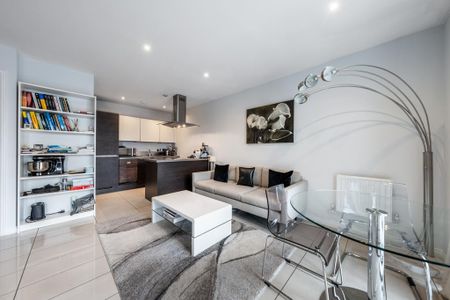 1 bedroom flat to rent - Photo 2