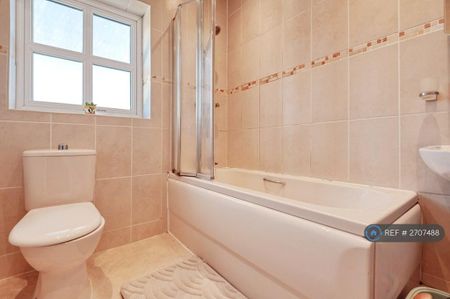 3 bedroom semi-detached house to rent - Photo 2