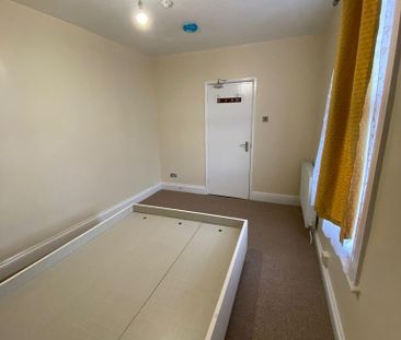 4 bedroom flat to rent - Photo 5