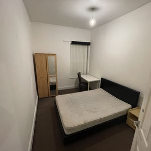 Room in a Shared Flat, Edmund Street, M6 - Photo 2