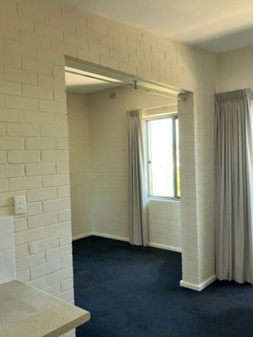 Modern 1-Bedroom Apartment with Stunning City Views - Photo 2