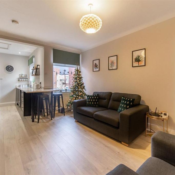 3 bedroom flat to rent - Photo 1