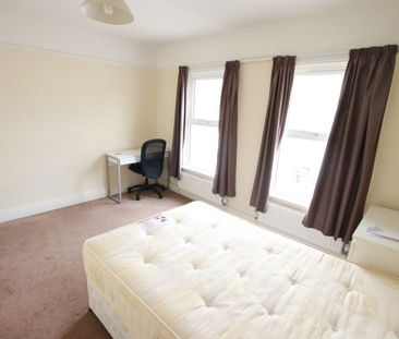 4 Bed Terraced House, Grange Avenue, RG6 - Photo 1