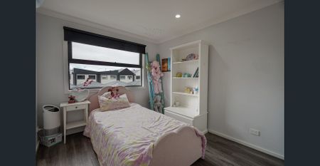 Spacious and Versatile Three-Bedroom Townhome in Prime Family Location!! - Photo 5