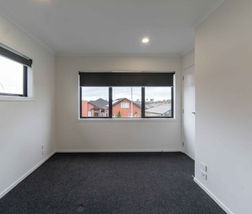 Beautiful Low-Maintenance Townhouse in Sought-After Flagstaff - Photo 2