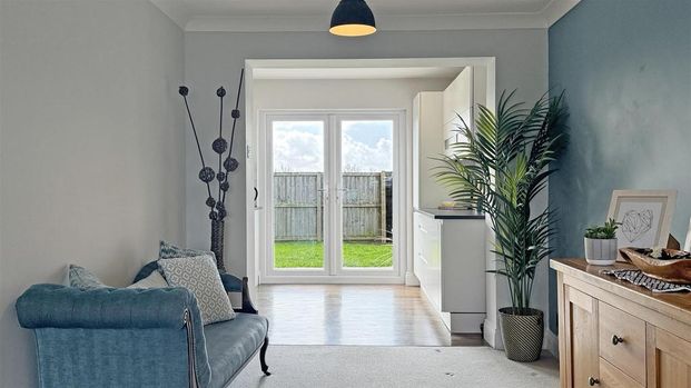 3 bedroom semi-detached house to rent - Photo 1