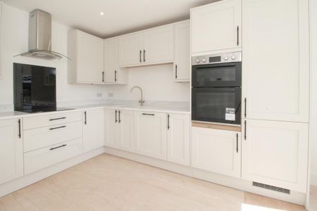 4 bedroom detached bungalow to rent - Photo 4