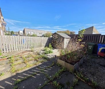 3 bedroom end of terrace house to rent - Photo 5