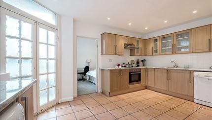 5 bedroom flat to rent - Photo 3