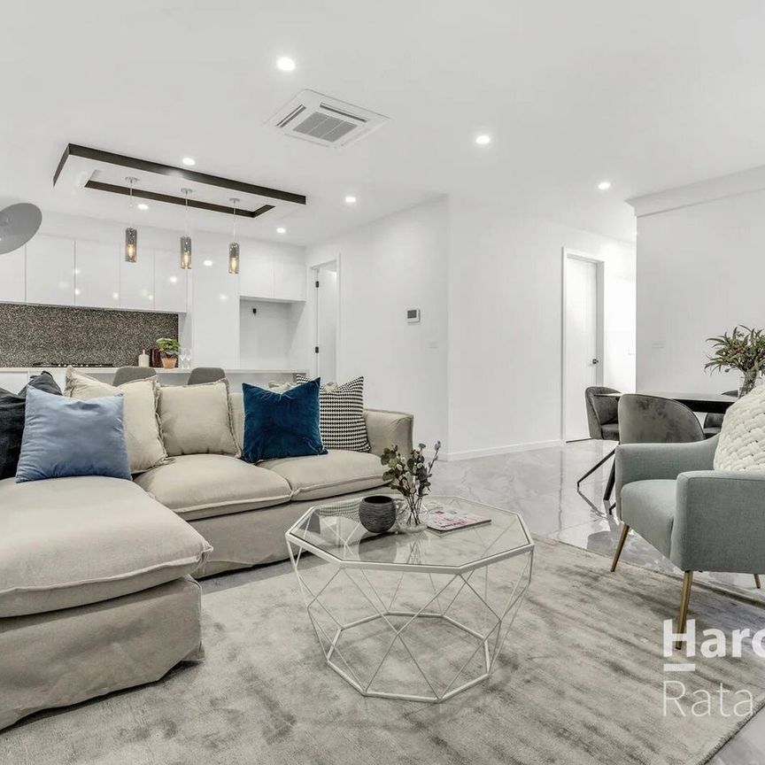 Stunning Family Home in Unbeatable Location! - Photo 1