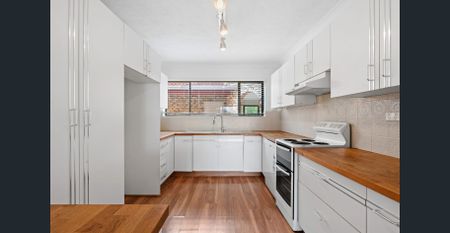 2/43 Karbunya Street, Mermaid Waters, Qld 4218 - Photo 4