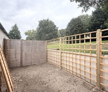 Skyfield Manor, West End Lane - Photo 4