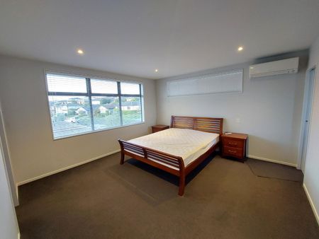 Spacious family Home in Millwater - Photo 3