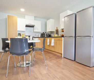 1 bedroom in a flat share to rent - Photo 5