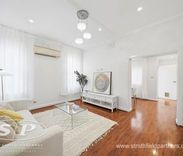 Gorgeous Family Home in Coveted Pocket of Homebush West - Photo 2