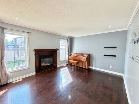 For Lease - 114 Glendore Street, Barrhaven, Ontario - Photo 3