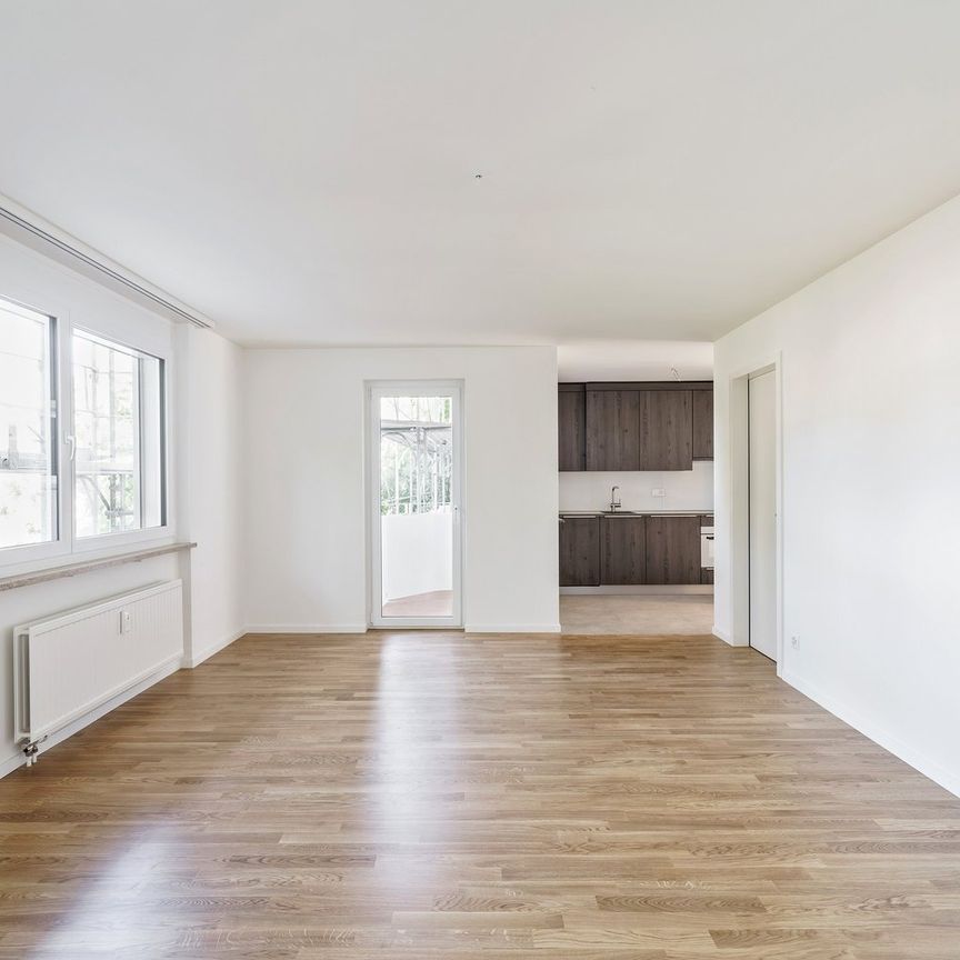 "Helle, moderne Wohnung am Schloss Binningen" - Foto 1
