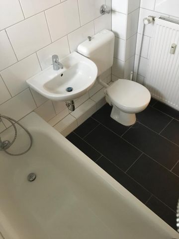 3,5 Zimmer mit modernem Wannenbad und Balkon - Photo 4