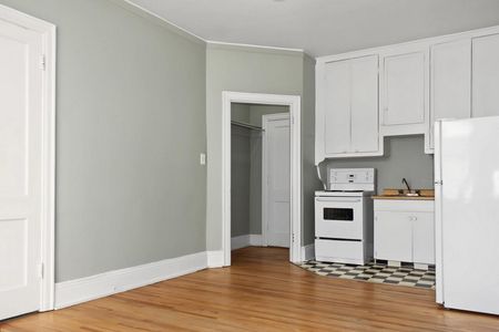 Kewanee Manor Apartments - Photo 4