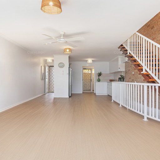 TWO BEDROOM TOWNHOUSE CLOSE TO TOWN - Photo 1