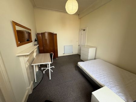4 bedroom apartment to rent - Photo 2
