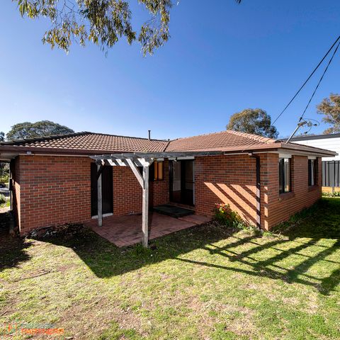8B Lawley Street, Deakin ACT 2600 - House For Rent | Domain - Photo 1