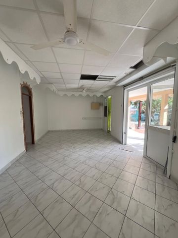 Location bureaux 3 pièces, 145.00m², Schœlcher - Photo 3