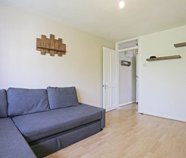 Price £1,400 pcm - Available Now - Part Furnished - Photo 3