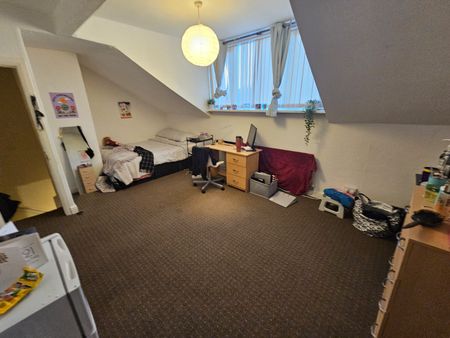 3 Bed - 10 Brudenell Avenue, Hyde Park, Leeds - LS6 1HD - Student - Photo 4