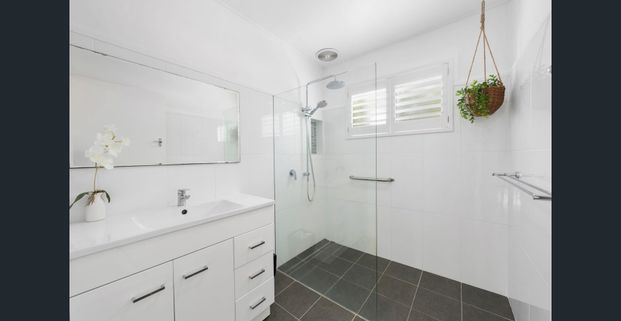 Cosy Coastal Cottage - Photo 1