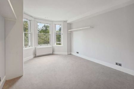 Generously proportioned house with enviable entertaining space moments from Clapham Common - Photo 2