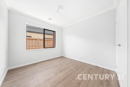 Modern Family Living in Clyde North - Photo 5