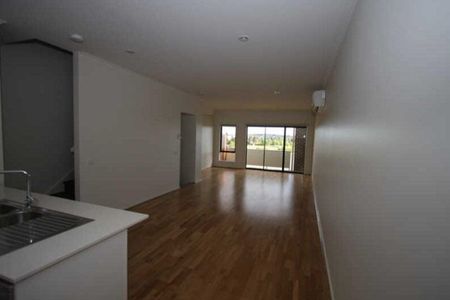 Modern Three Bedroom Home in Craigieburn - Photo 3