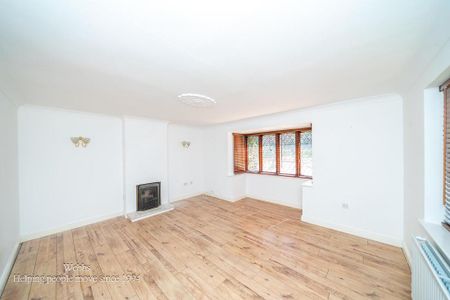 4 bedroom detached house to rent - Photo 2