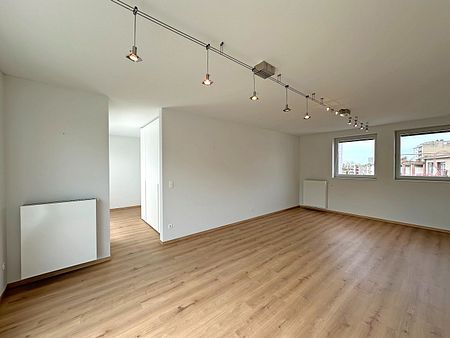 Modern en lichtrijk appartement met groot terras te Deurne. - Foto 4