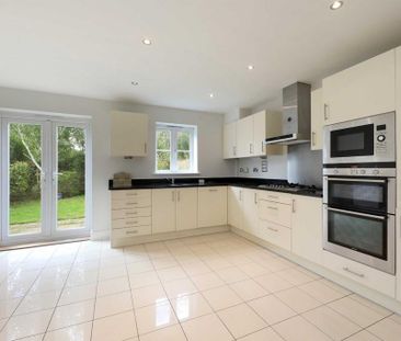 3 bedroom semi-detached house to rent - Photo 4