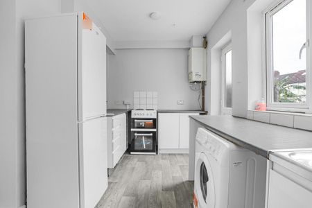 3 bedroom terraced house to rent - Photo 5