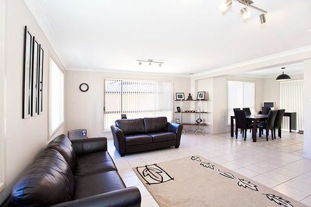 Townhouse In Shellharbour Village - Photo 2