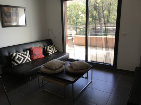 Location Appartement 2 pièces 43m² AIX EN PROVENCE 90ème - Photo 2