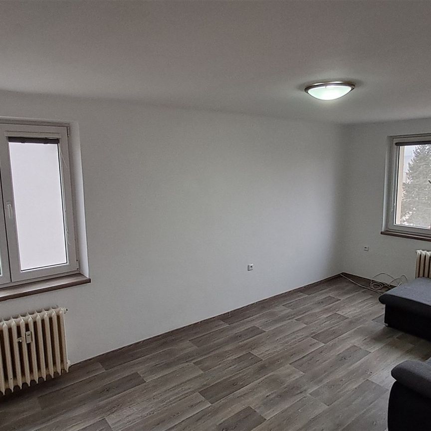 Pronájem bytu 3+1 73 m², B. Němcové 899, Strakonice - Photo 1