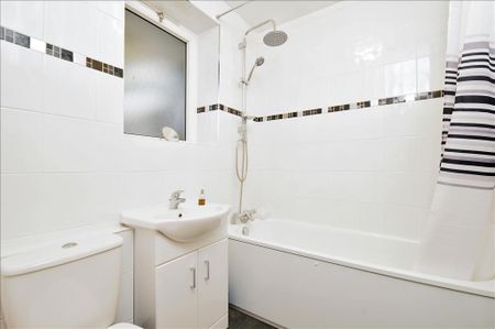 2 Bed Flat, Vermont Road, SW18 - Photo 5