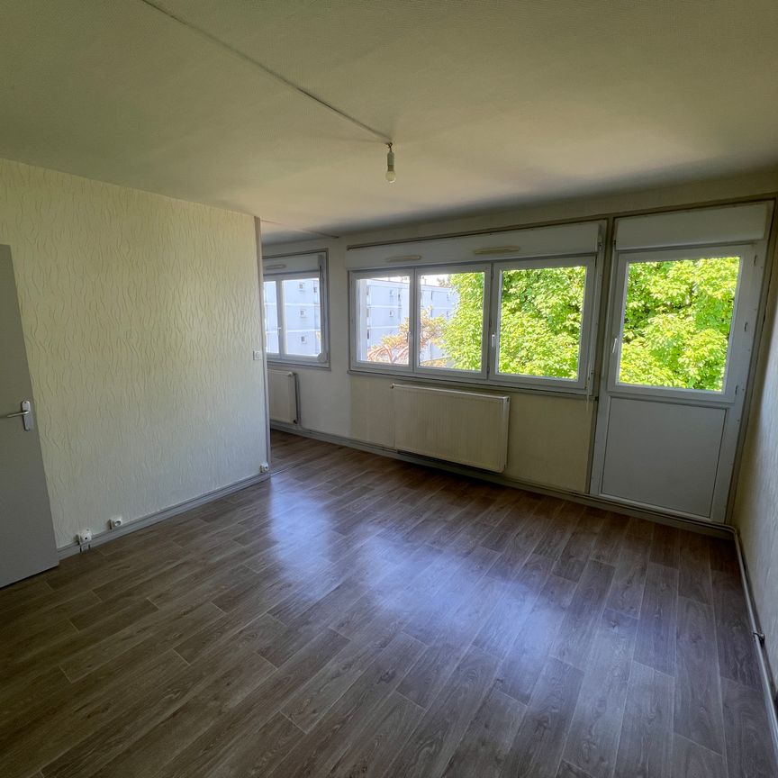 Location - Appartement T2 - 37 m² - Grand-Charmont - Photo 1