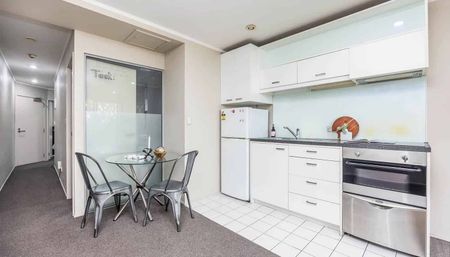 Chic 2BR Central Apt w/ Amenities - Photo 5