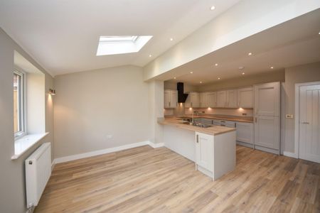 3 bed House - Terraced for Rent - Photo 5
