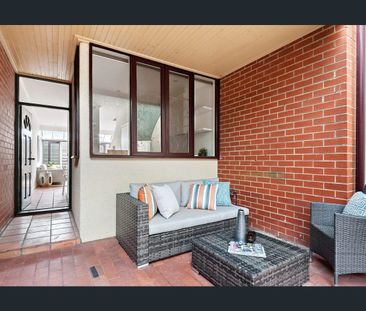 2 STOREY TOWNHOUSE IN THE HEART OF PRAHRAN - Photo 6