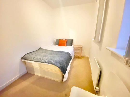 1 bedroom in a house share to rent - Photo 1