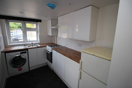 2 bedroom terraced house to rent - Photo 5