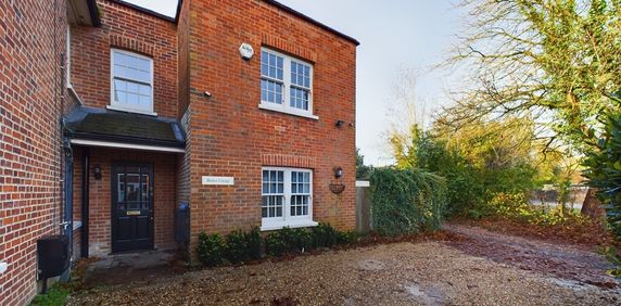 2 bed cottage to rent in Burkes Cottage, Aylesbury End, Beaconsfield, HP9 1LS - Photo 2